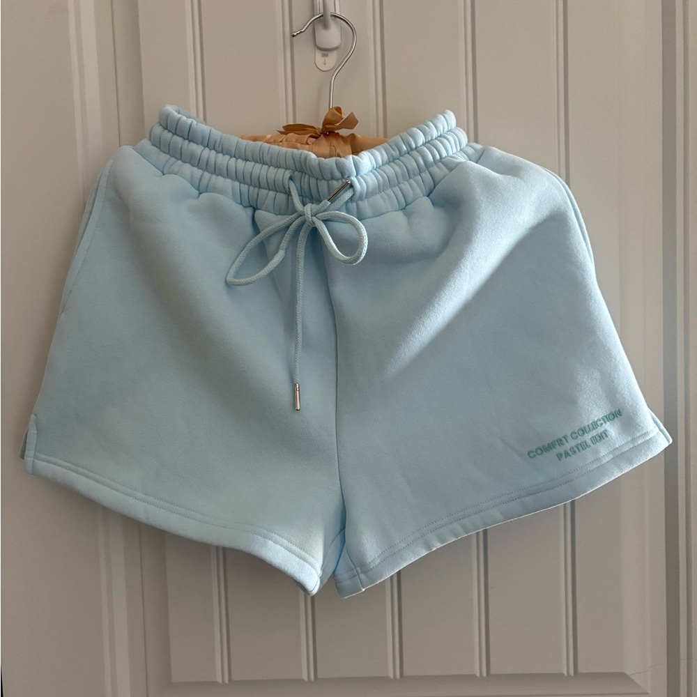 NWOT Comfrt blue shorts